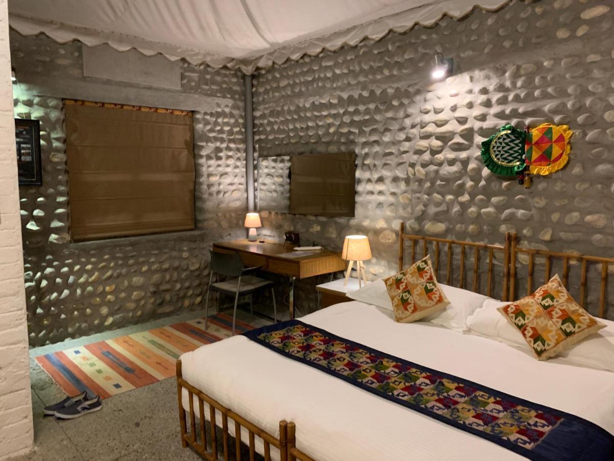 Hôtel Anand At The Satluj à Anandpur Sāhib Extérieur photo
