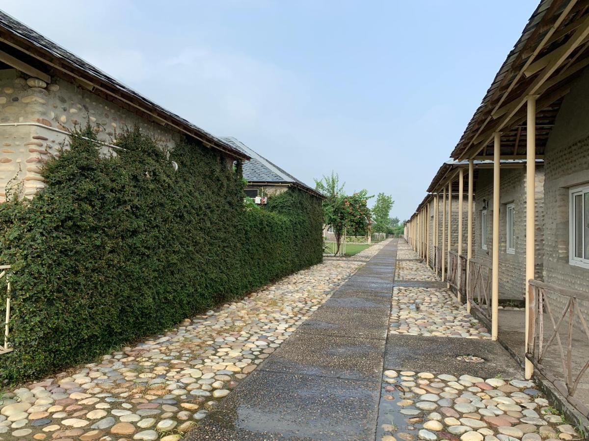 Hôtel Anand At The Satluj à Anandpur Sāhib Extérieur photo