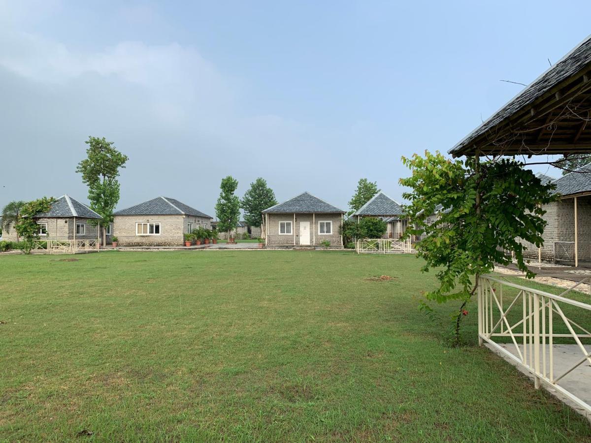 Hôtel Anand At The Satluj à Anandpur Sāhib Extérieur photo