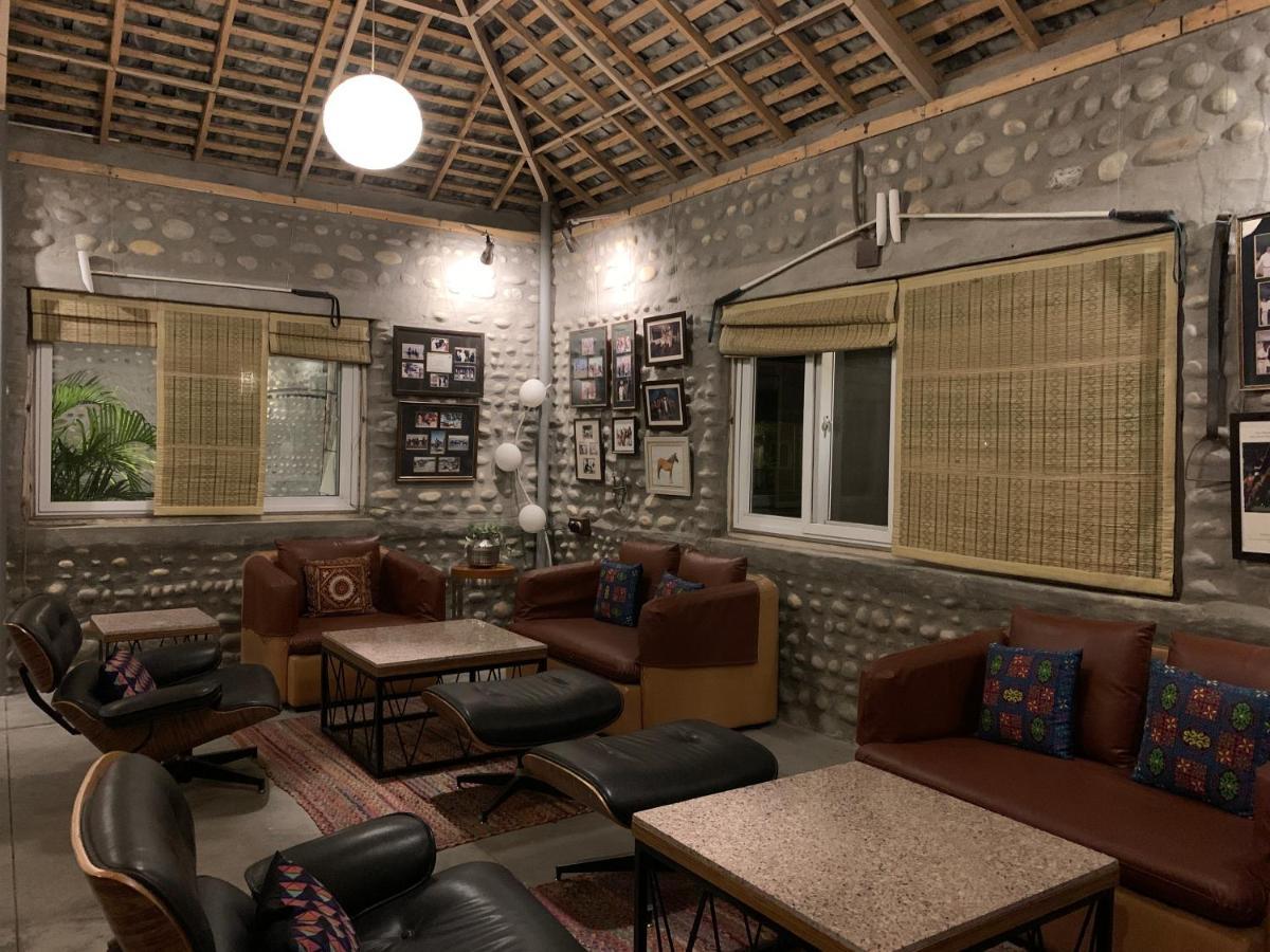 Hôtel Anand At The Satluj à Anandpur Sāhib Extérieur photo