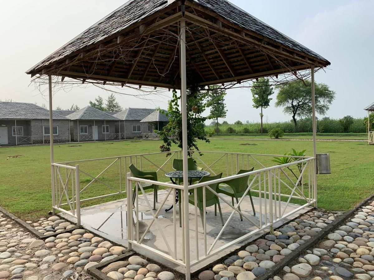 Hôtel Anand At The Satluj à Anandpur Sāhib Extérieur photo