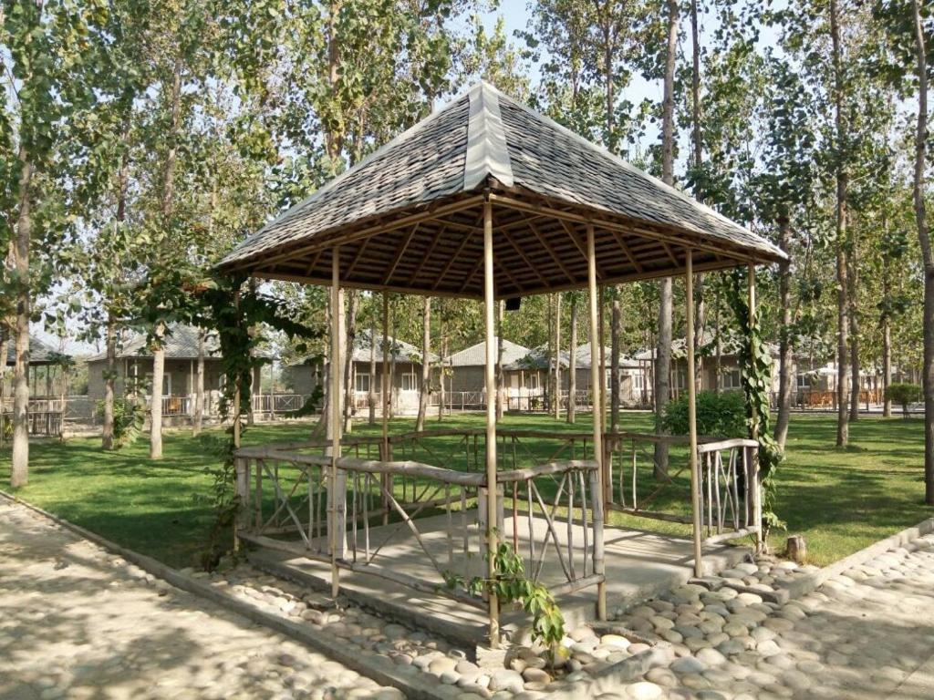 Hôtel Anand At The Satluj à Anandpur Sāhib Extérieur photo