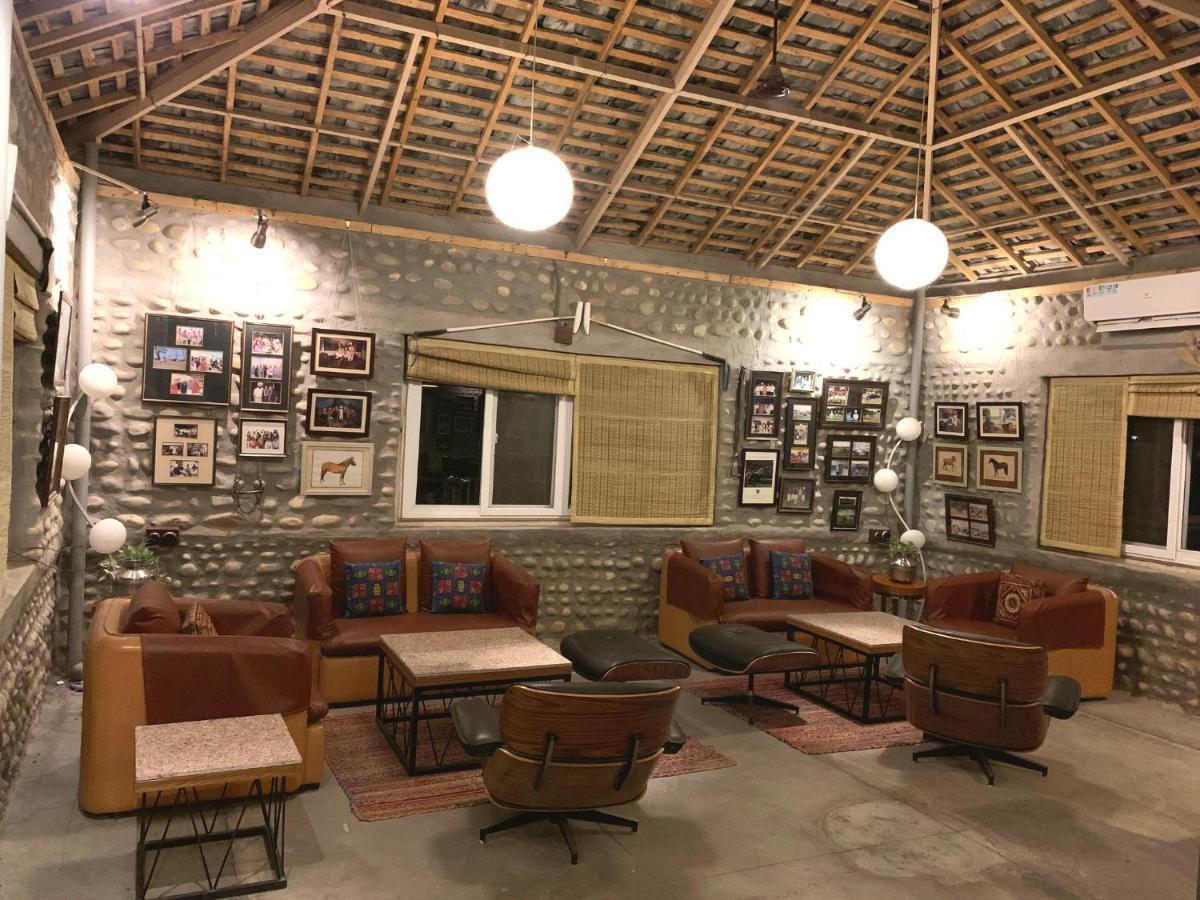 Hôtel Anand At The Satluj à Anandpur Sāhib Extérieur photo