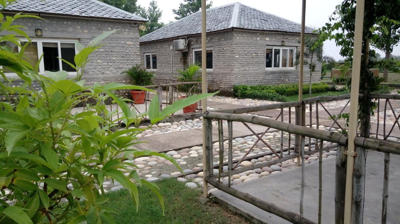 Hôtel Anand At The Satluj à Anandpur Sāhib Extérieur photo