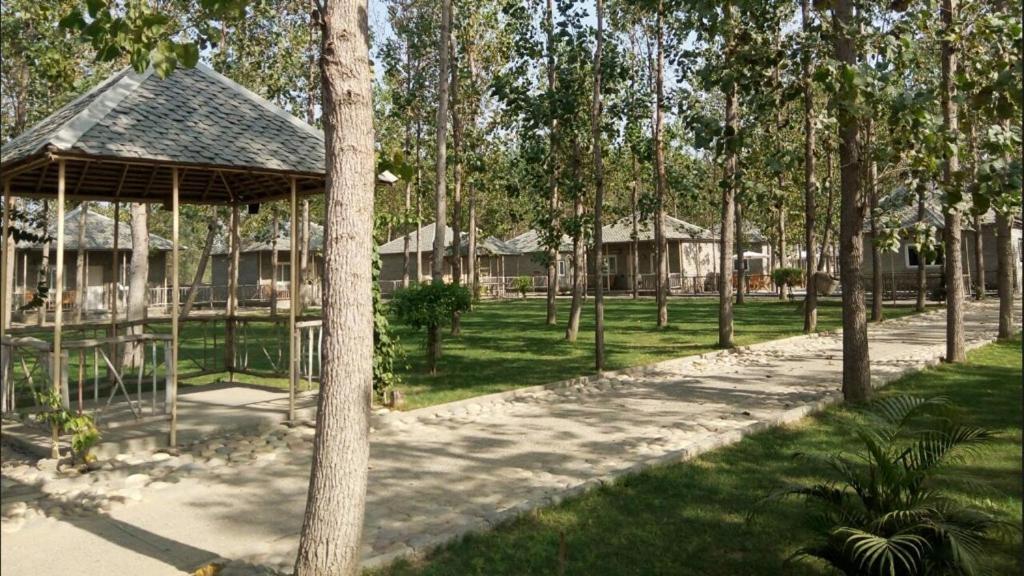 Hôtel Anand At The Satluj à Anandpur Sāhib Extérieur photo